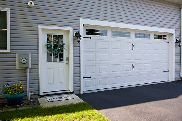 24/7 Emergency Garage Door Panel Replacement experts in Siesta Key, FL